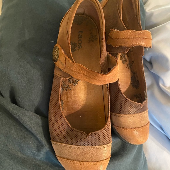 Taos Footwear Shoes - Taos Footwear Brown Tan Mary Jane Strap Flats